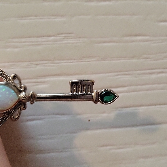 Diamond, Emerald and Ivory Key pendant - Picture 4 of 8